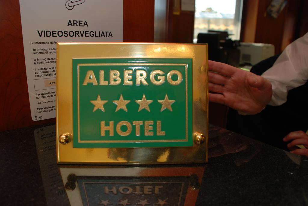 Hotel Motel Top Cusago Esterno foto